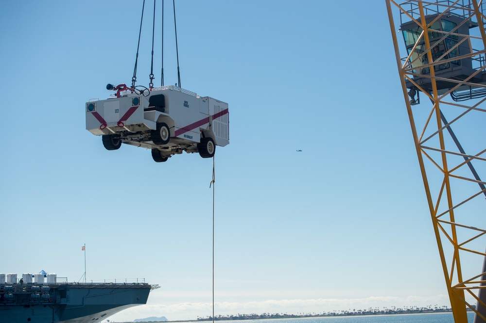 USS Makin Island (LHD 8) Crane Operations