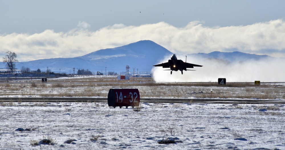 The Air Combat Command Commander visits the 173rd Fighter Wing