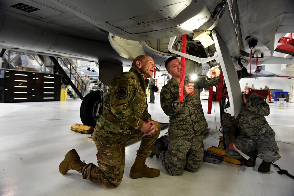 The Air Combat Command Commander visits the 173rd Fighter Wing