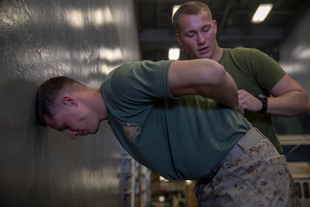 DVIDS - Images - Detainee handling training [Image 3 of 3]