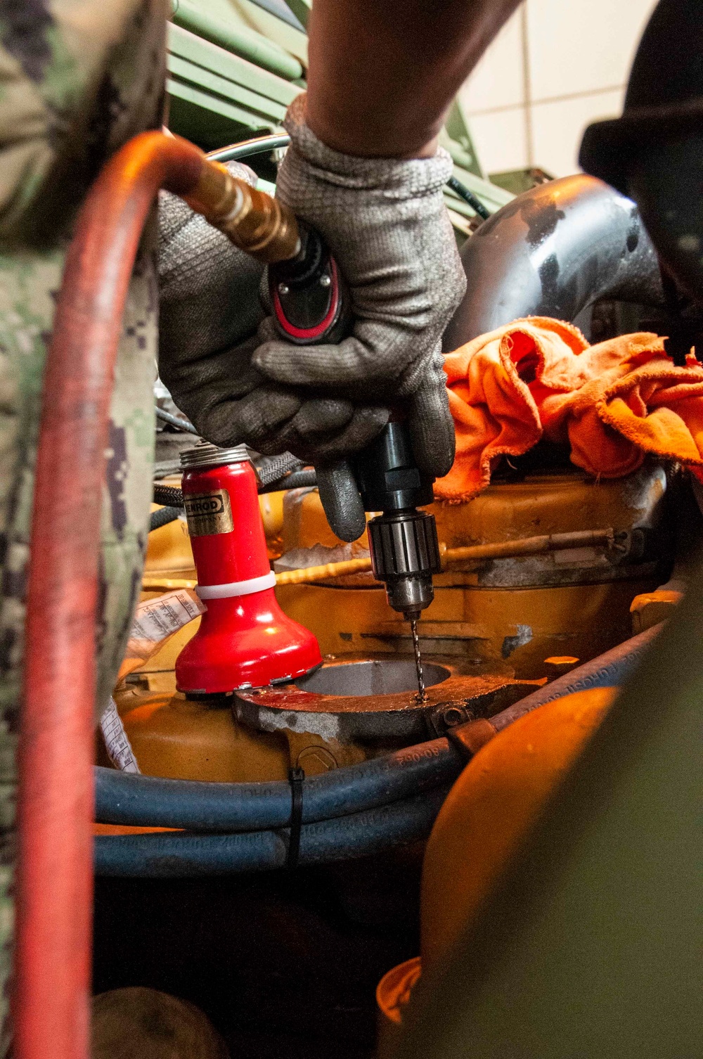 Alfa Company Seabees Perform Maintenance