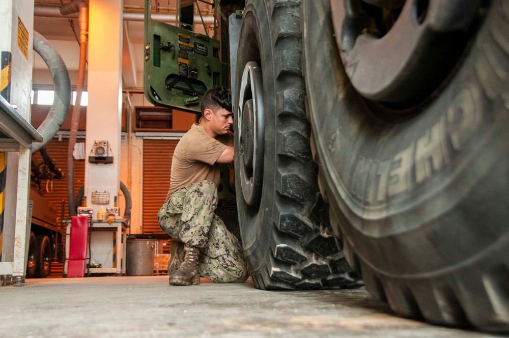 Alfa Company Seabees Perform Maintenance