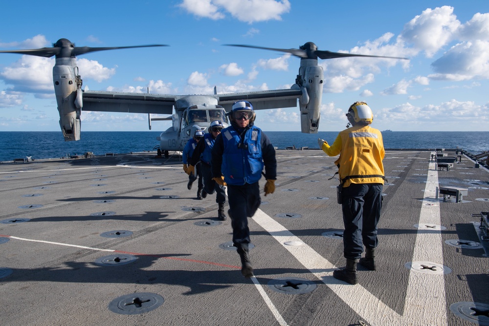 USS Harpers Ferry Conducts Flight Quarters