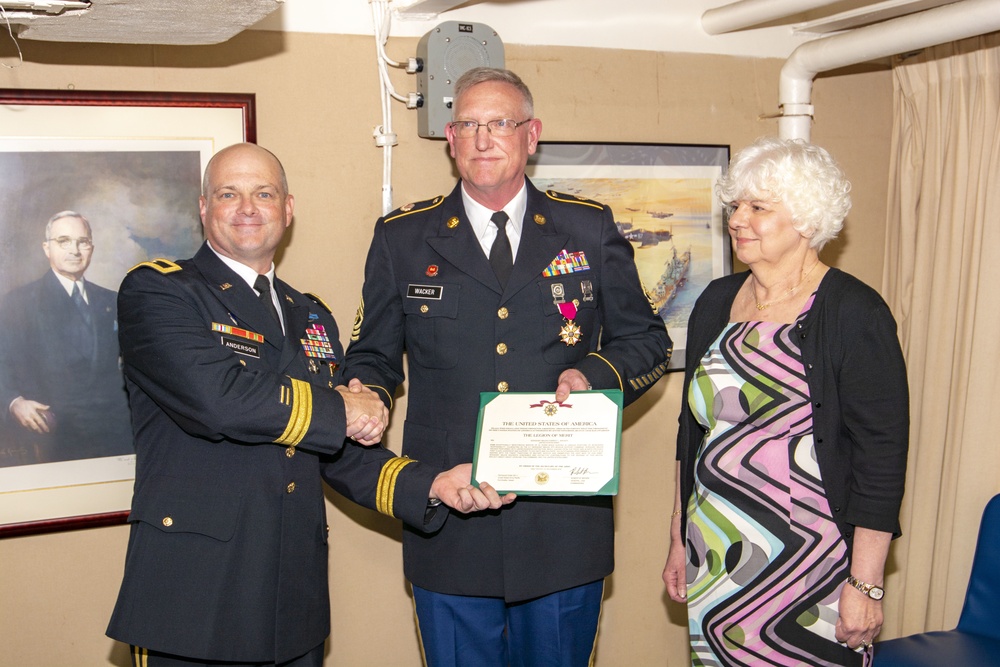 9th MSC honors two senior leaders in retirement ceremony