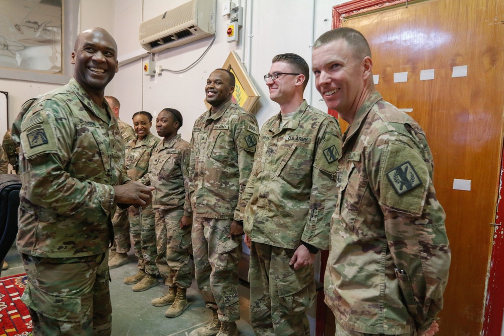 DVIDS - Images - BG Xavier Brunson visits Al Asad Air Base [Image 3 of 3]