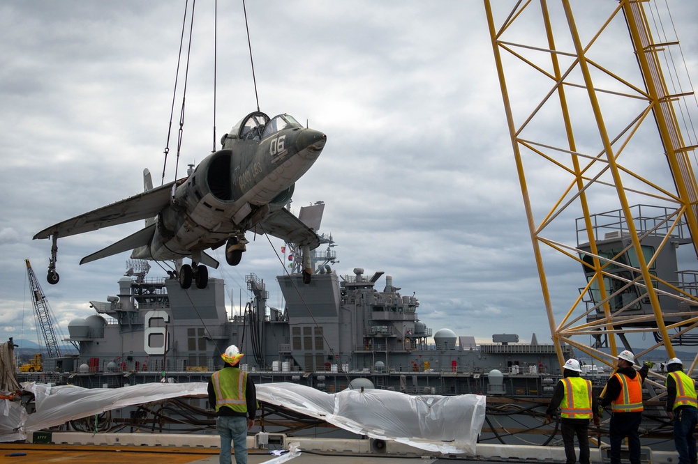 USS Makin Island Aircraft On-load