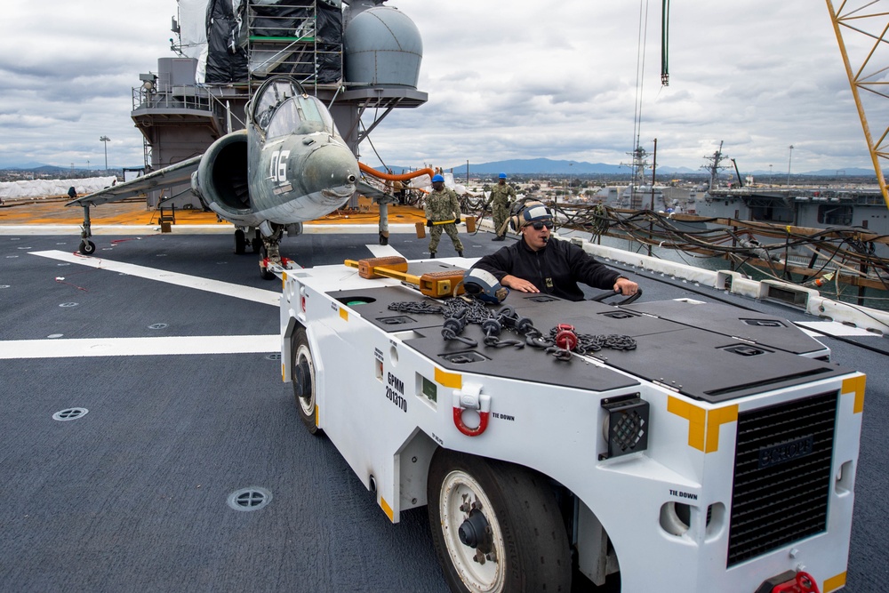 USS Makin Island Aircraft On-load