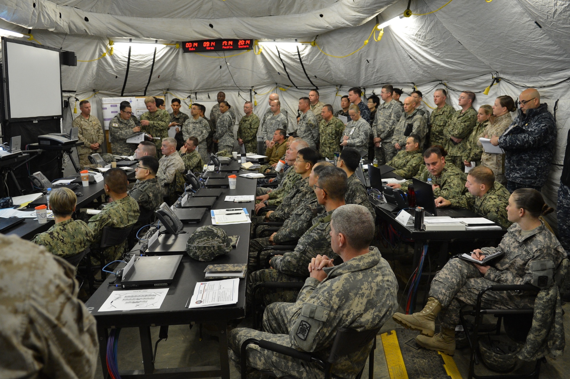 Оборона сша. Военные учения Южной Кореи и США. Командный центр НАТО. Военные учения США. Армия США учения.