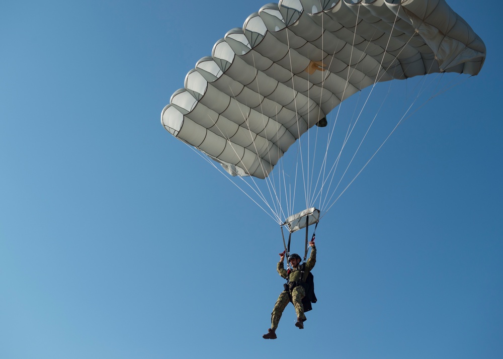 EODMU 5 particpates in joint military free-fall training with Royal Thai Navy during Cobra Gold