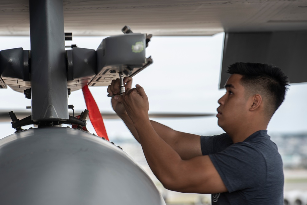 67th and 44th AMU compete in annual weapon load competition