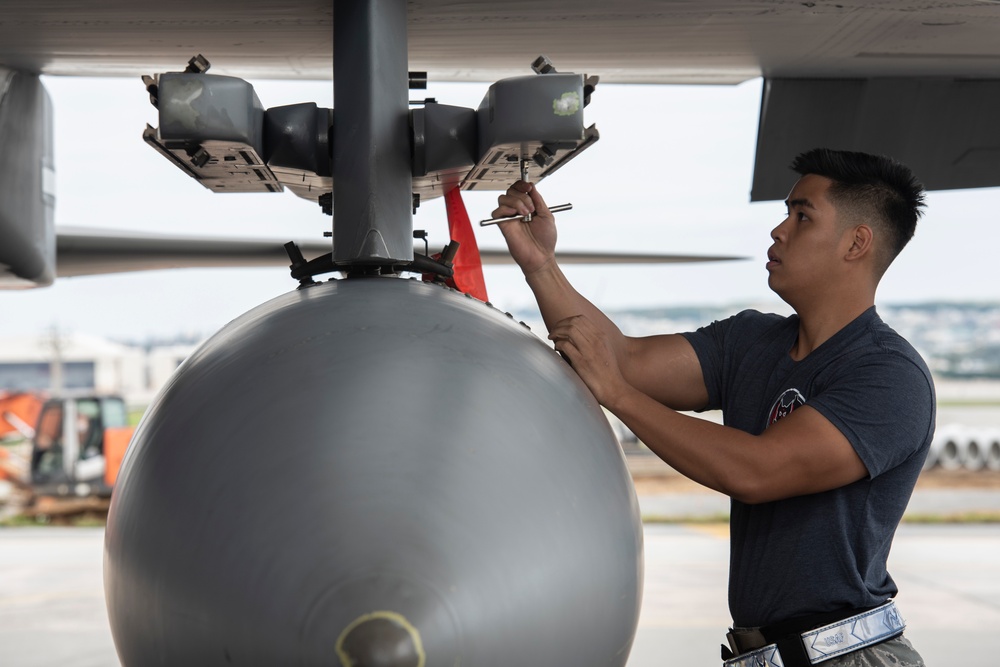 67th and 44th AMU compete in annual weapon load competition