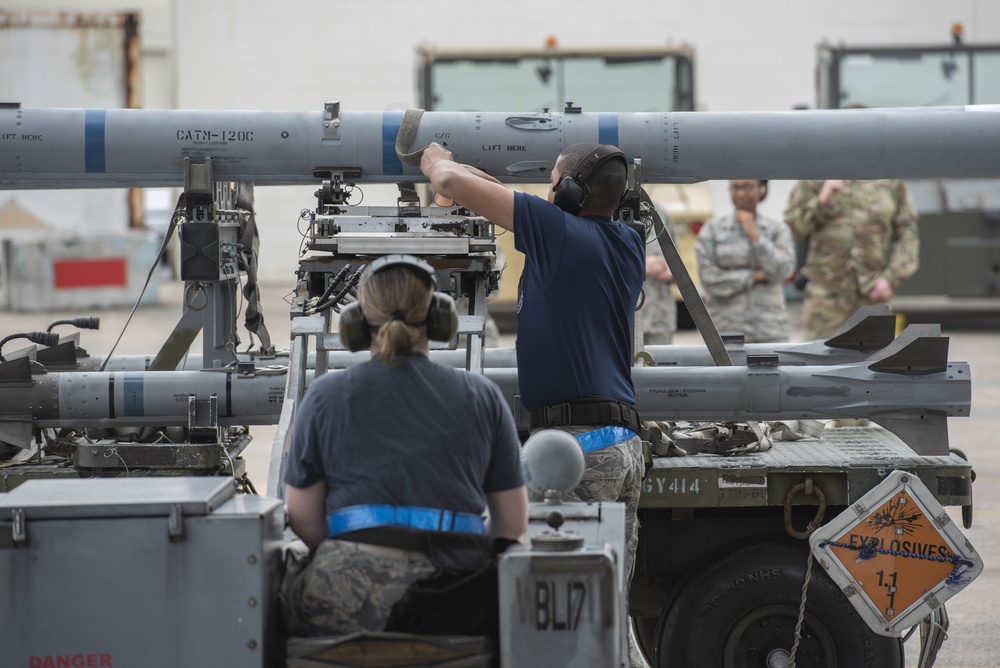 67th and 44th AMU compete in annual weapon load competition