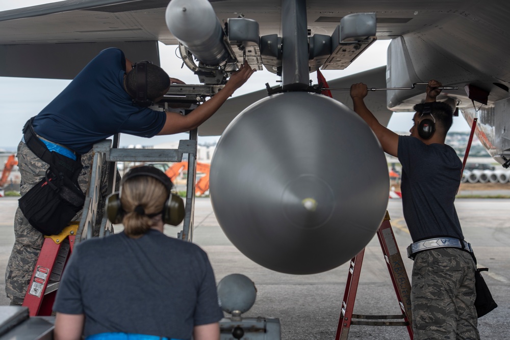 67th and 44th AMU compete in annual weapon load competition