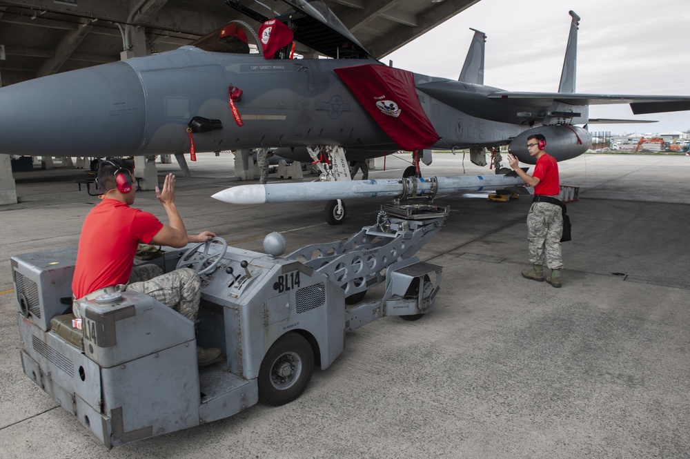 67th and 44th AMU compete in annual weapon load competition