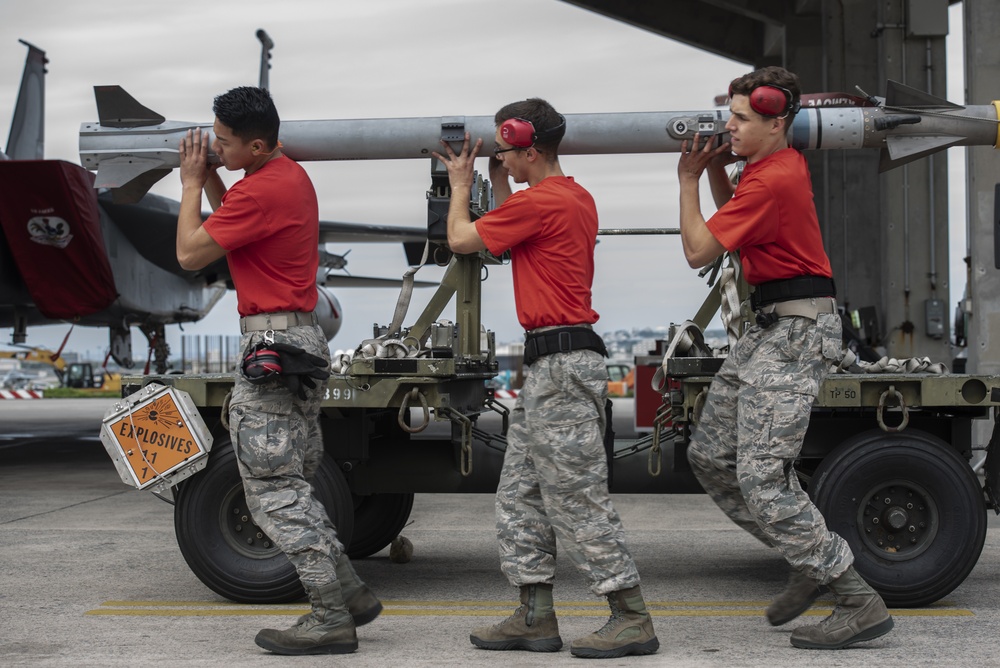 67th and 44th AMU compete in annual weapon load competition