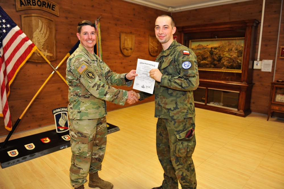 Polish Soldier receives award