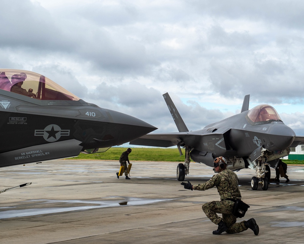 DVIDS - Images - VFA-147 Change of Command [Image 1 of 2]