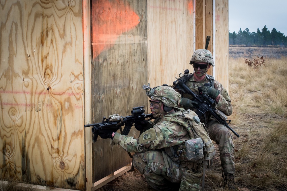 Charlie Company, 1-505th Parachute Infantry Regiment Conducts Live Fire