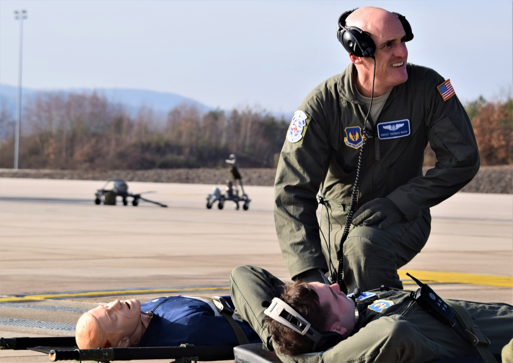 86th Aeromedical Evacuation Squadron builds proficiency on overnight readiness mission