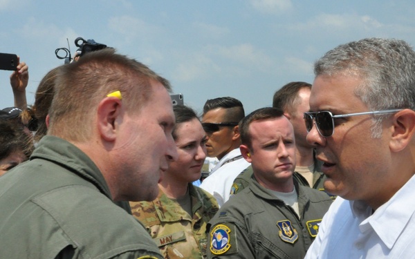 Charleston Reservists deliver humanitarian aid, met by Colombian President, VP
