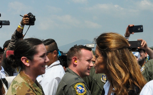 Charleston Reservists deliver humanitarian aid, met by Colombian President, VP