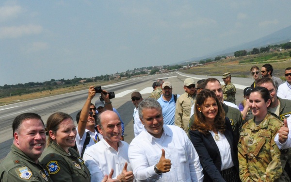 Charleston Reservists deliver humanitarian aid, met by Colombian President, VP