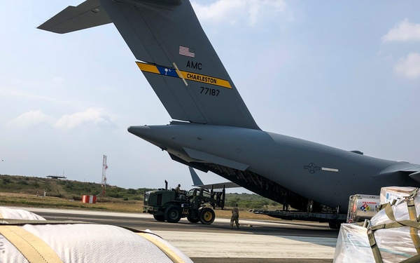 Charleston Reservists deliver humanitarian aid, met by Colombian President, VP