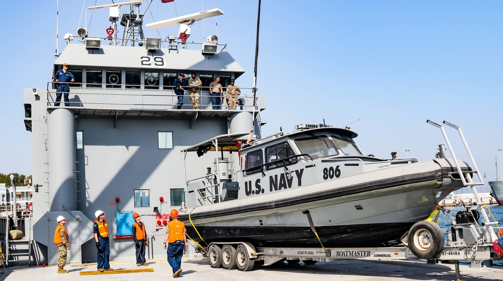 Army Watercraft Moves Navy Boats