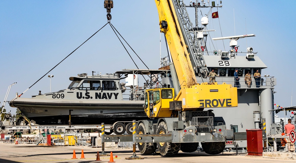 Army Watercraft Moves Navy Boats