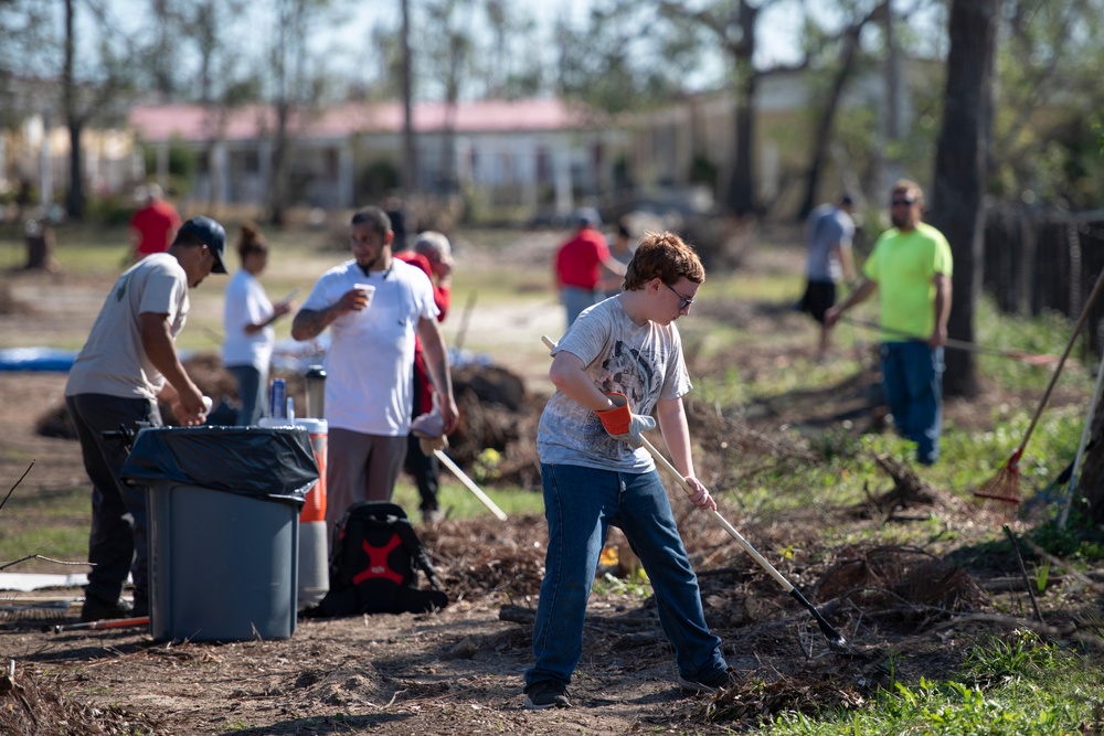 Tyndall Airmen, residents clean local cemetery