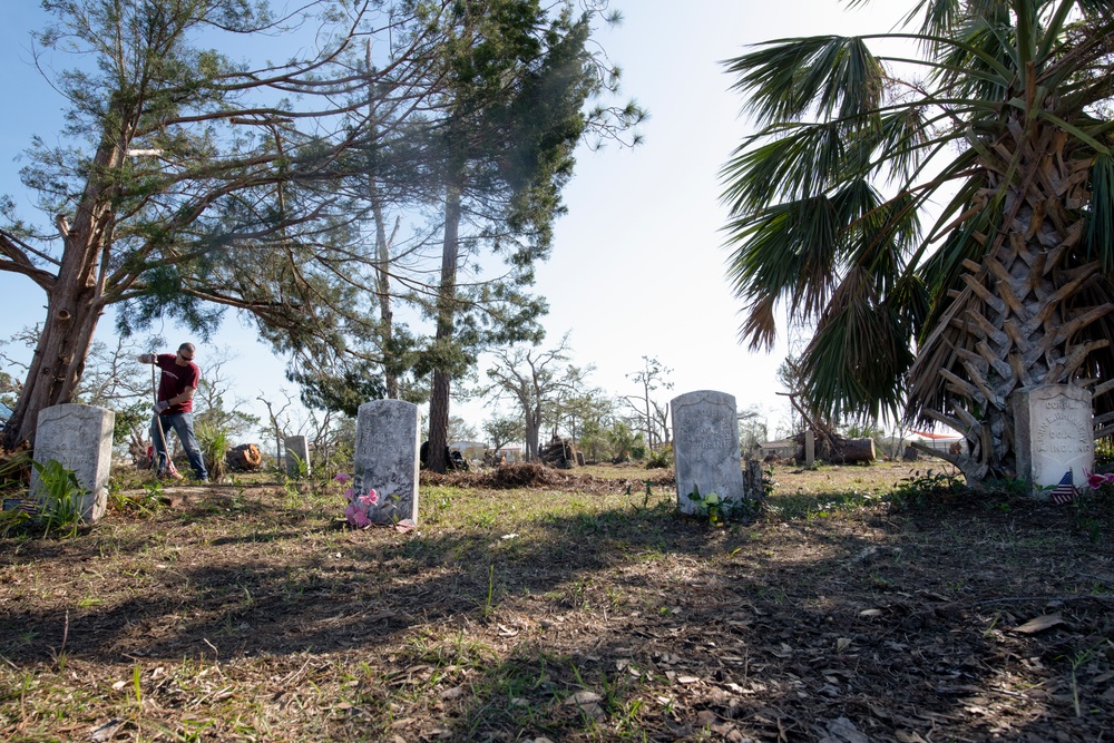 Tyndall Airmen, residents clean local cemetery