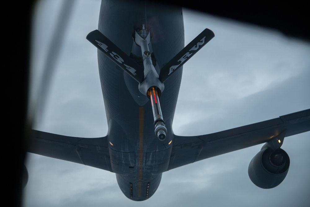 9th Airlift Squadron C-5M Super Galaxy refuels with 434th Air Refueling Wing