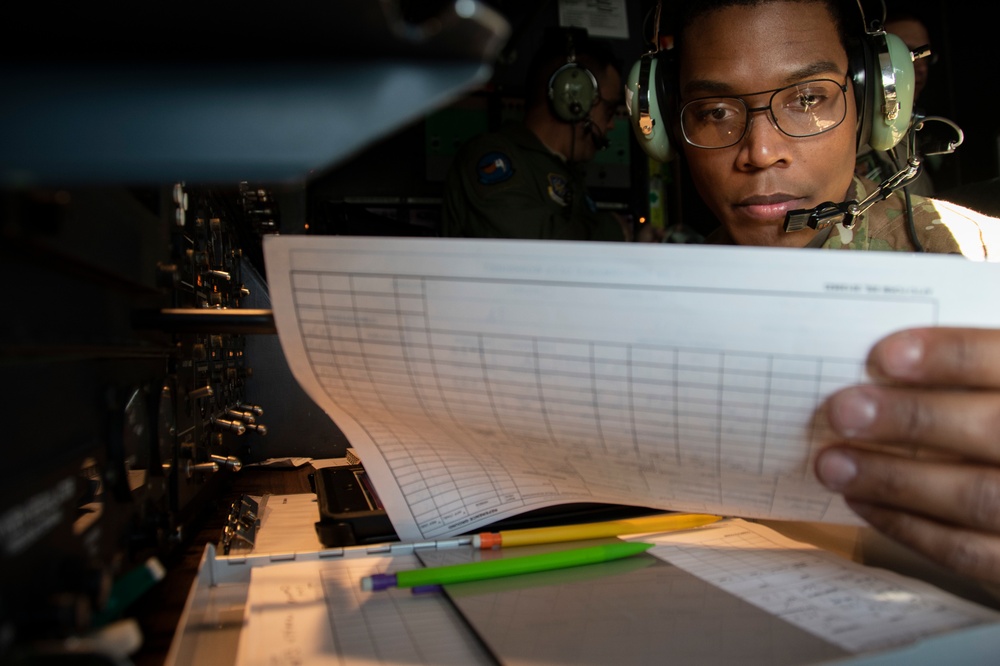 9th Airlift Squadron C-5M Super Galaxy refuels with 434th Air Refueling Wing