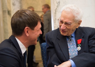 WWII veteran receives the French Legion d’Honneur by French Consul