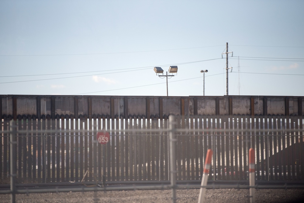 A/SD, CJCS, DHS and NORTHCOM visit US Southern Border