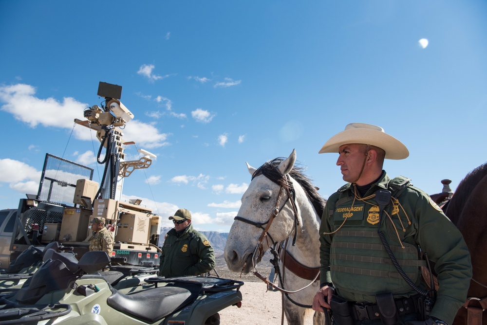 A/SD, CJCS, DHS and NORTHCOM visit US Southern Border