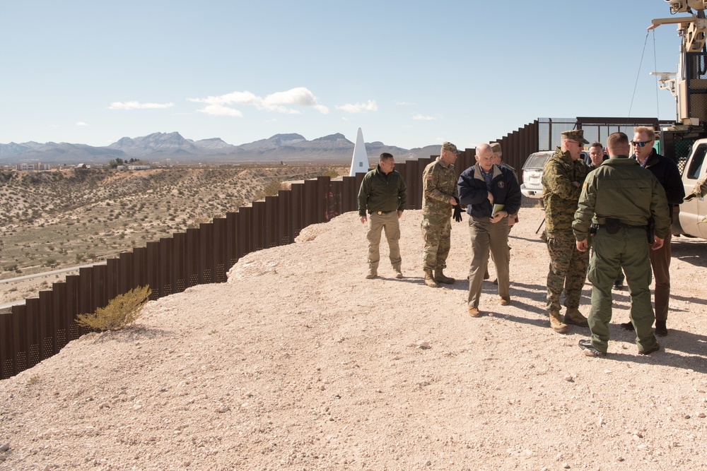 A/SD, CJCS, DHS and NORTHCOM visit US Southern Border