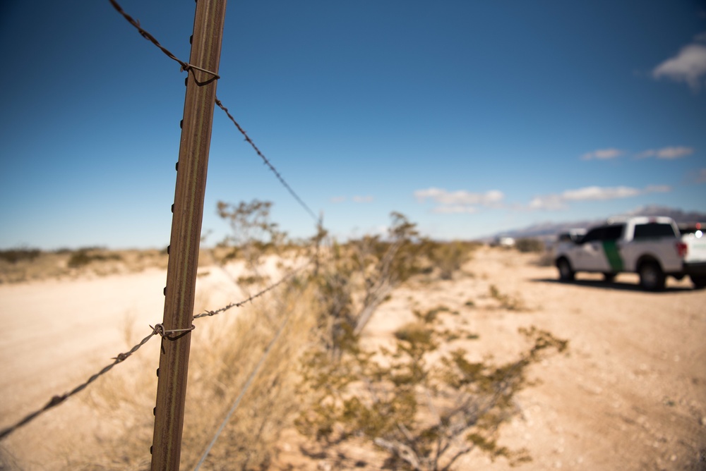 A/SD, CJCS, DHS and NORTHCOM visit US Southern Border