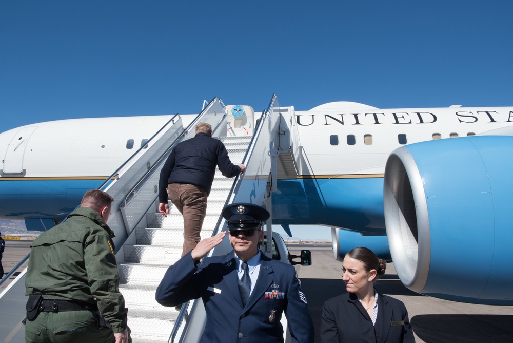 A/SD, CJCS, DHS and NORTHCOM visit US Southern Border