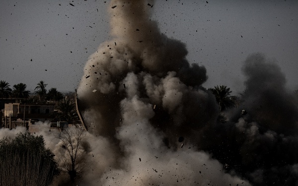 Coalition Forces provide security to Syrian Democratic Forces