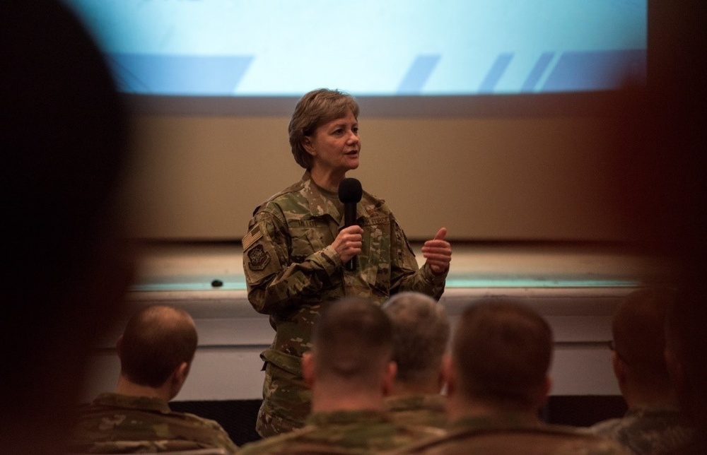 AMC commander, command chief visits JB MDL