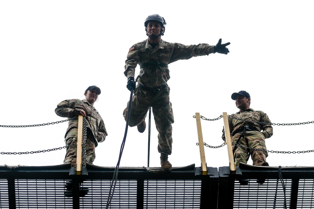 Rappelling Dragons: XVIII Airborne Corps conducts air assault training