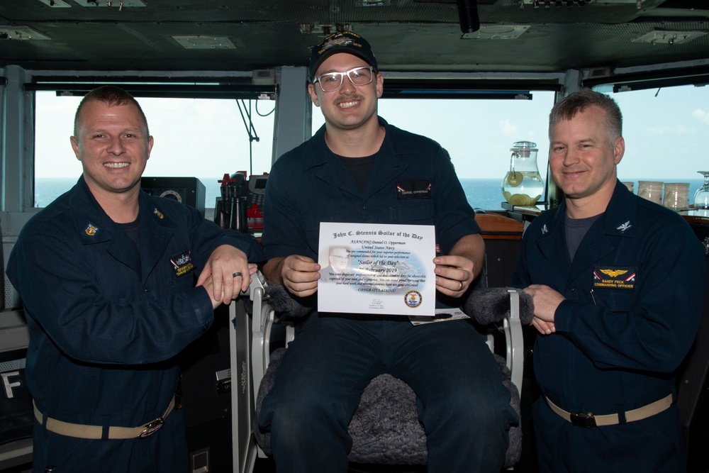 U.S. Sailor receives Sailor of the Day award