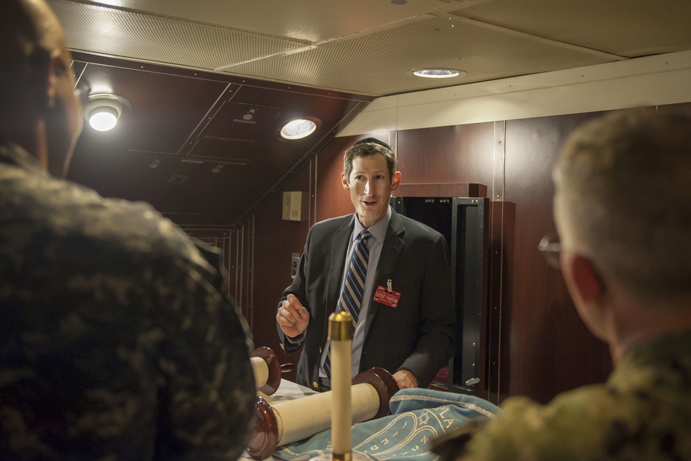 Rabbi Speaks to Chaplains