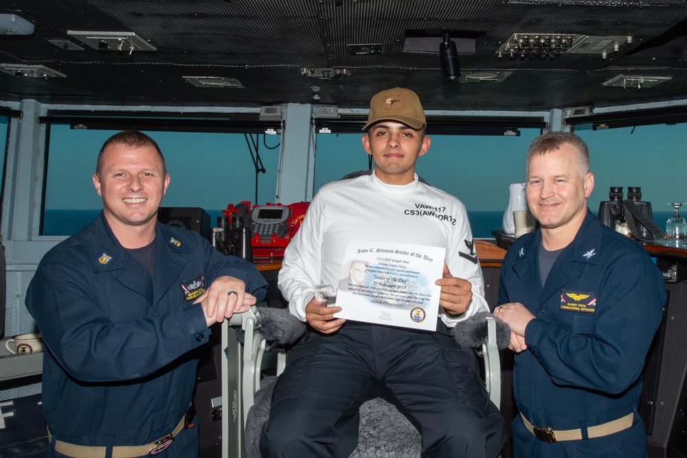 U.S. Sailor receives Sailor of the Day award