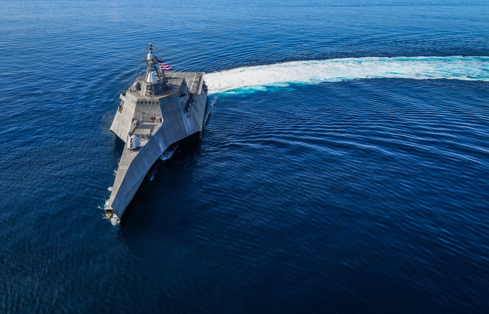 USS Independence (LCS 2) Sails in the Eastern Pacific