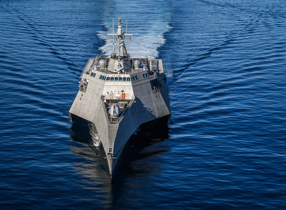 USS Manchester (LCS 14) Sails in the Eastern Pacific