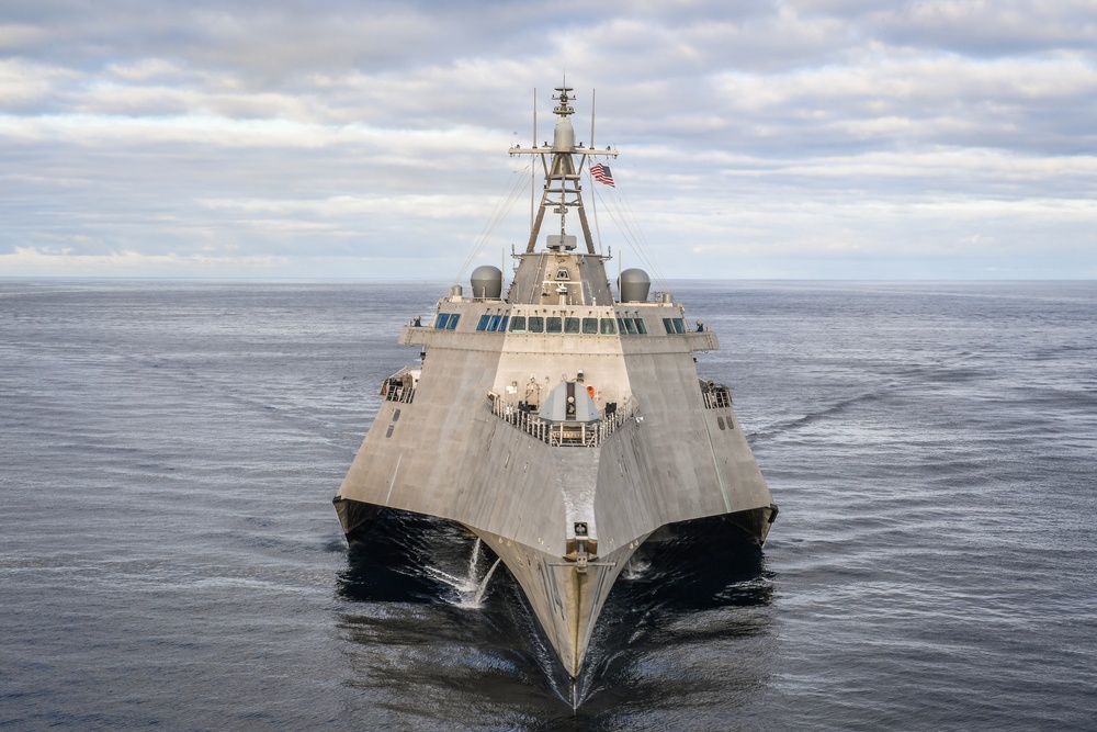 USS Manchester (LCS 14) Sails in the Eastern Pacific
