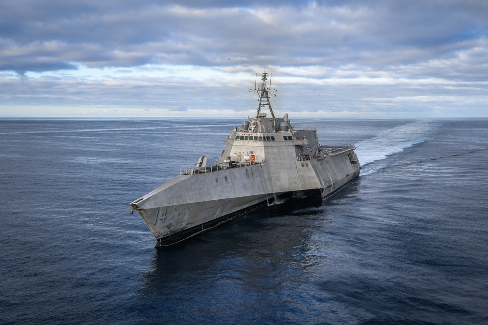 USS Manchester (LCS 14) Sails in the Eastern Pacific