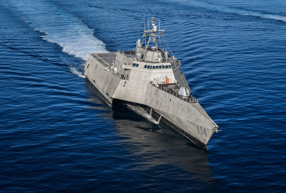 USS Manchester (LCS 14) Sails in the Eastern Pacific